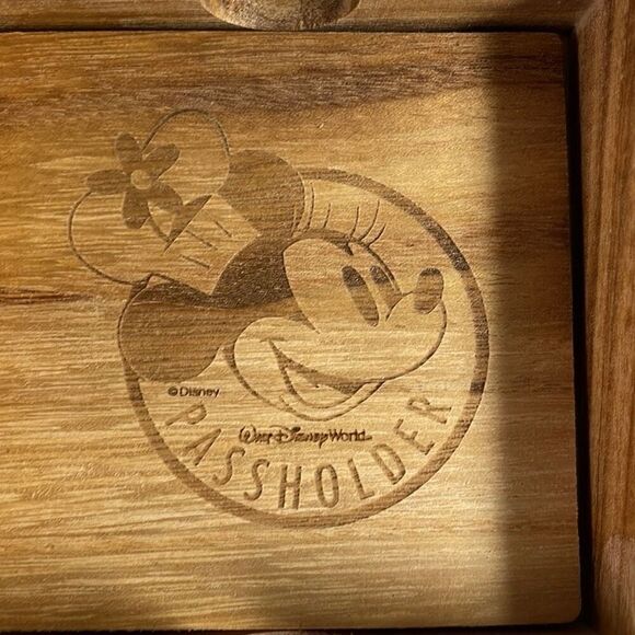 Disney Annual Passholder Wooden Coaster Set Minnie Mouse Set of 4 Epcot - Picture 4 of 8